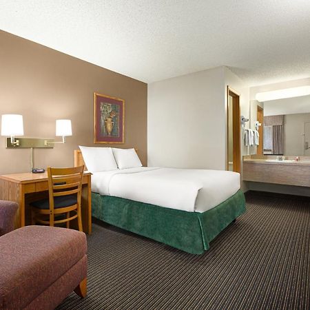 Travelodge By Wyndham Wellington Екстериор снимка