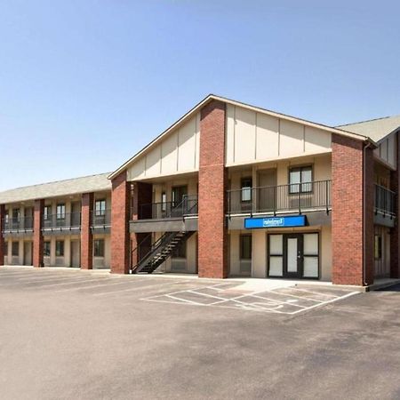 Travelodge By Wyndham Wellington Екстериор снимка