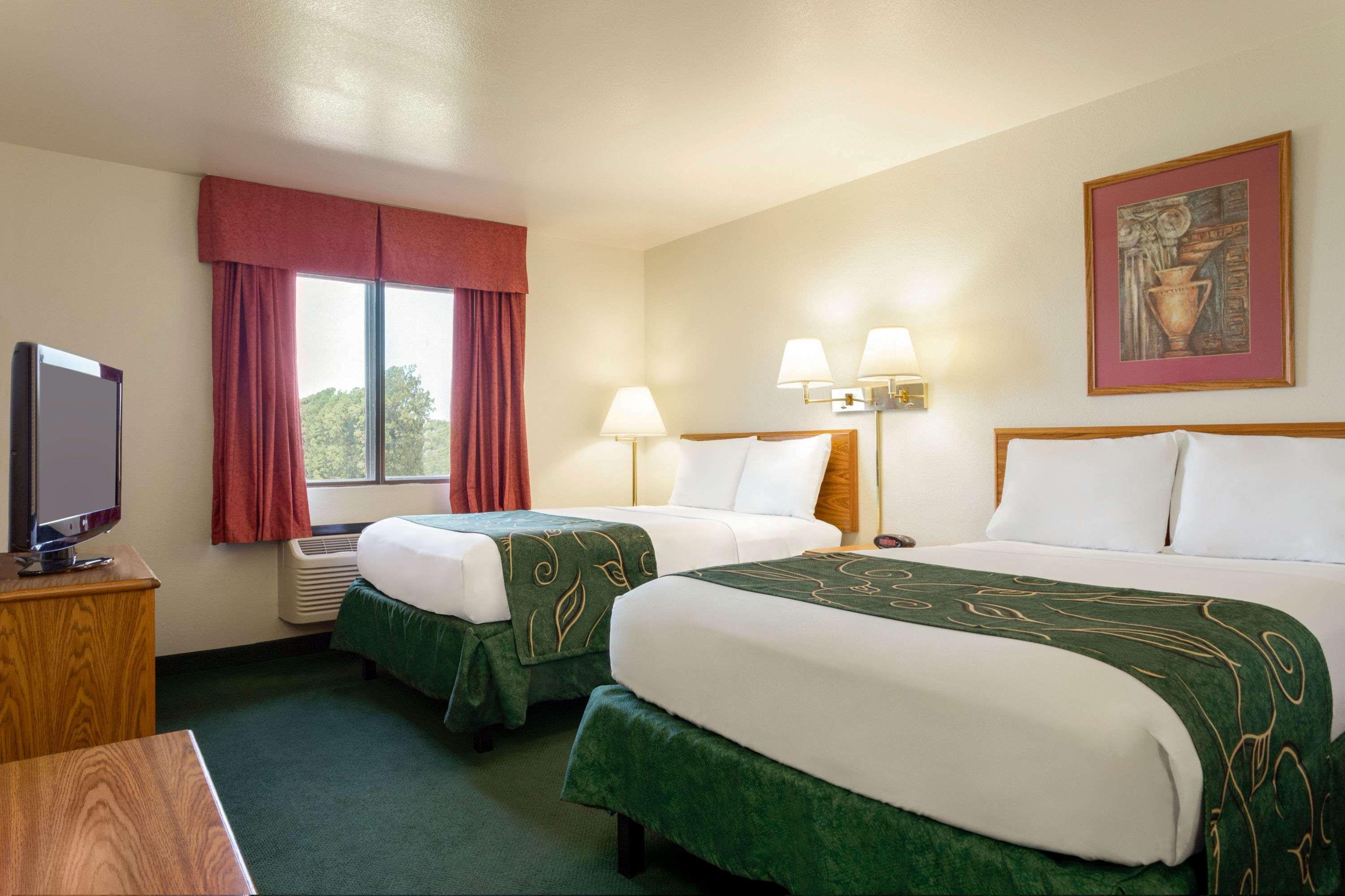 Travelodge By Wyndham Wellington Екстериор снимка