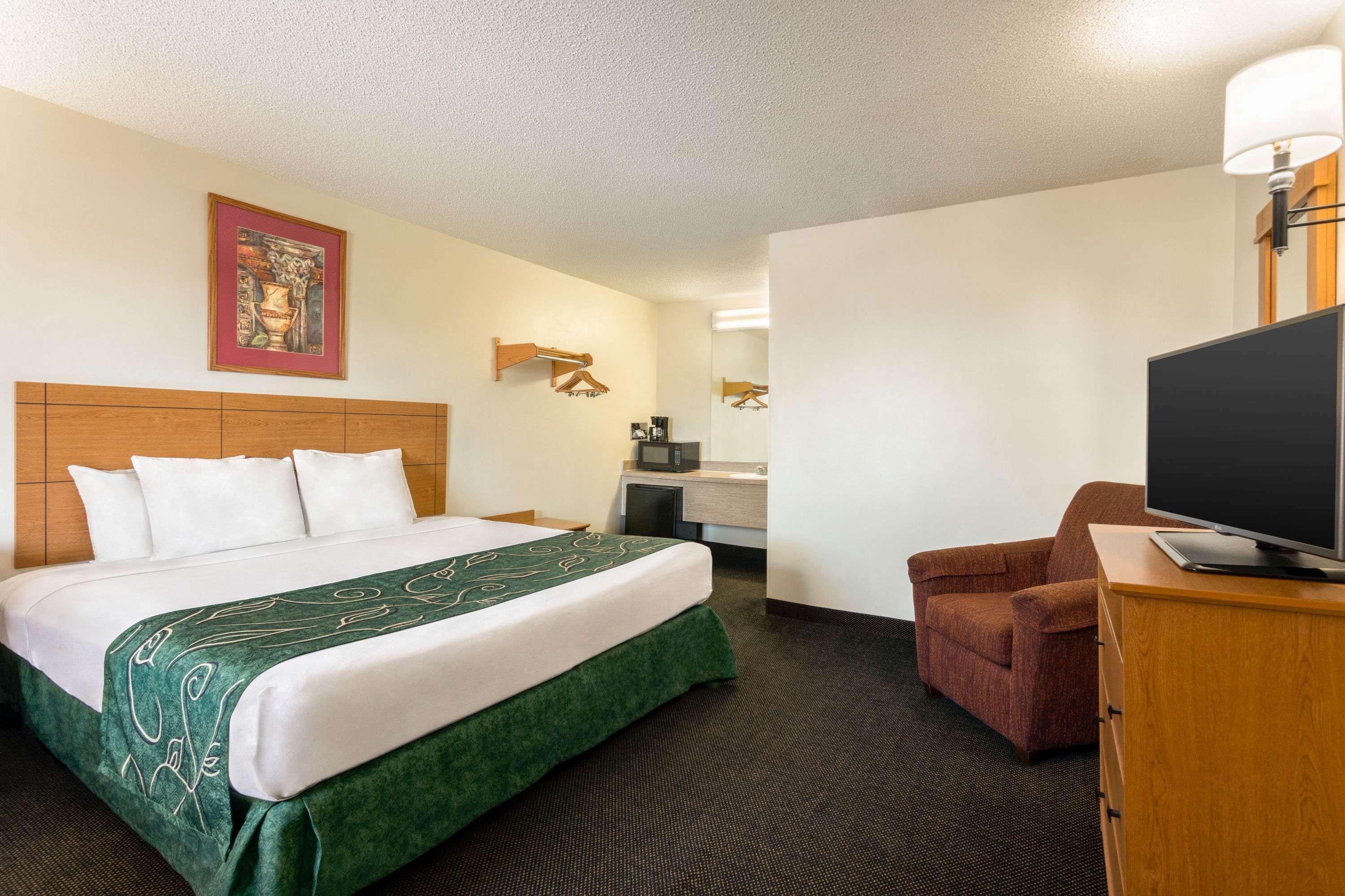 Travelodge By Wyndham Wellington Екстериор снимка