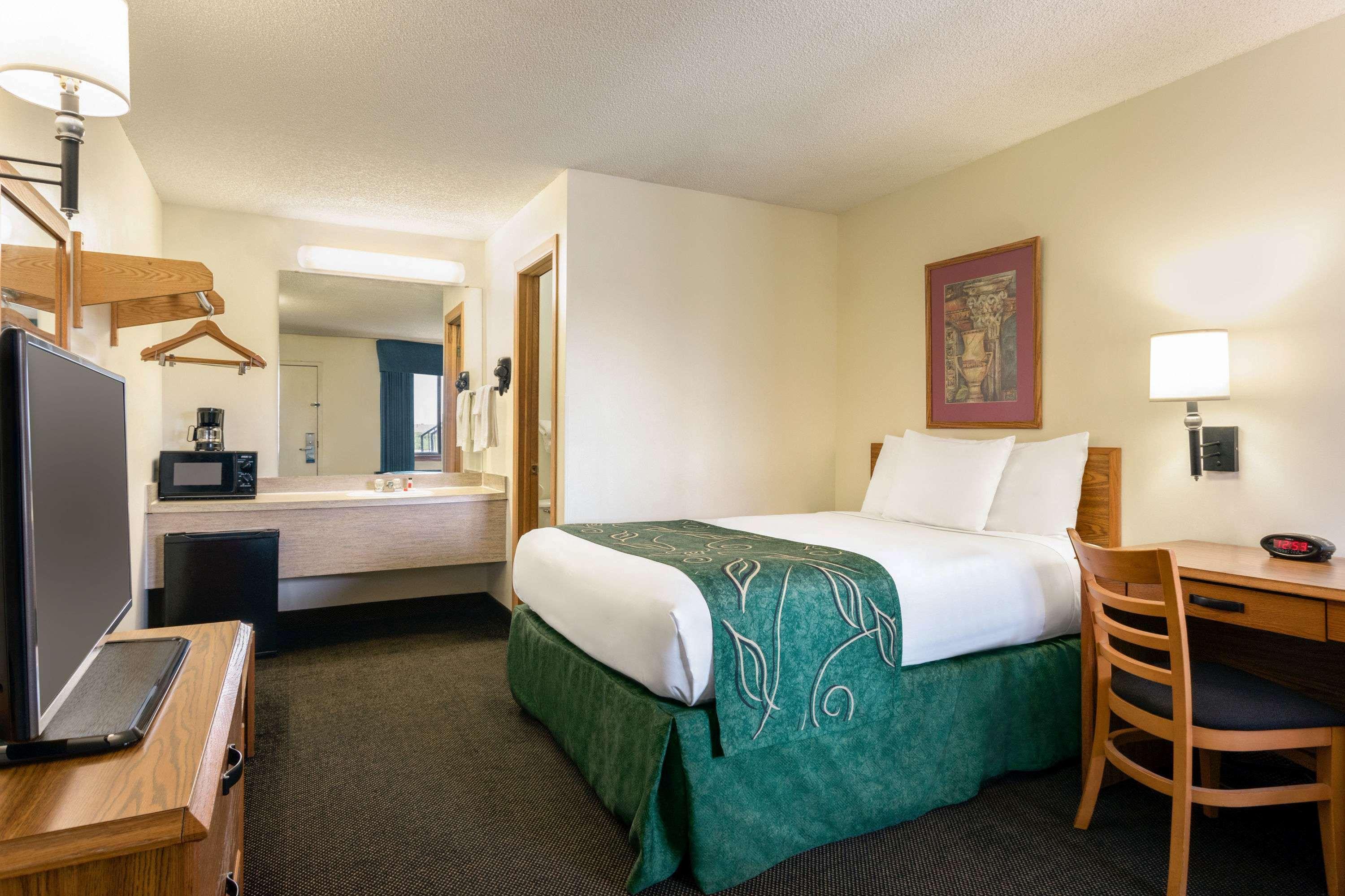 Travelodge By Wyndham Wellington Екстериор снимка