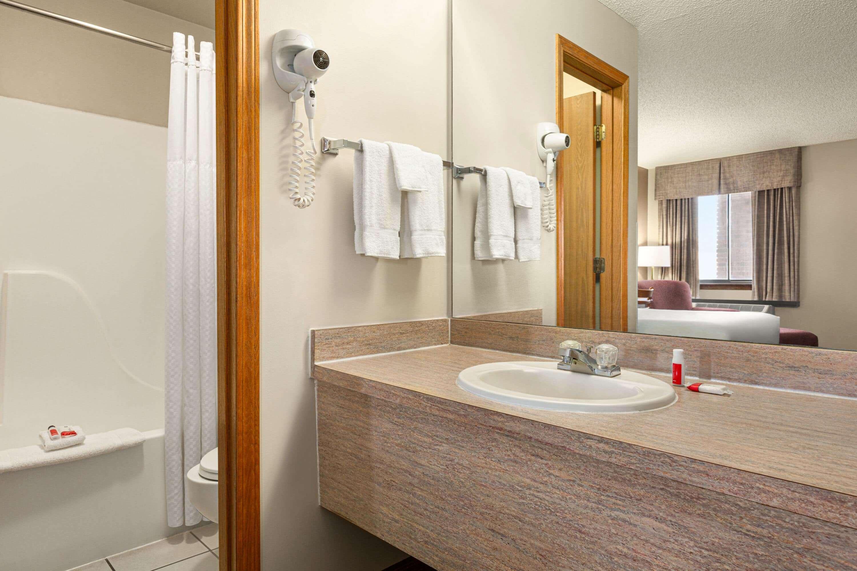 Travelodge By Wyndham Wellington Екстериор снимка